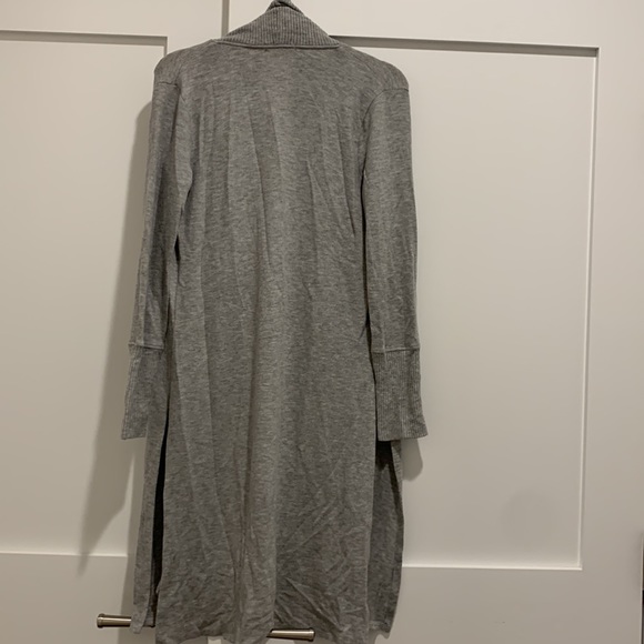 Woman’s long sweater - Picture 2 of 4